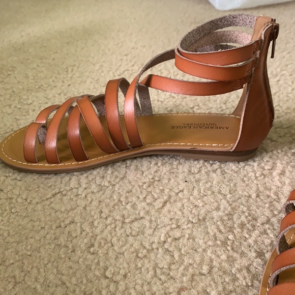 Size 7 AEO sandals - Picture 2 of 4